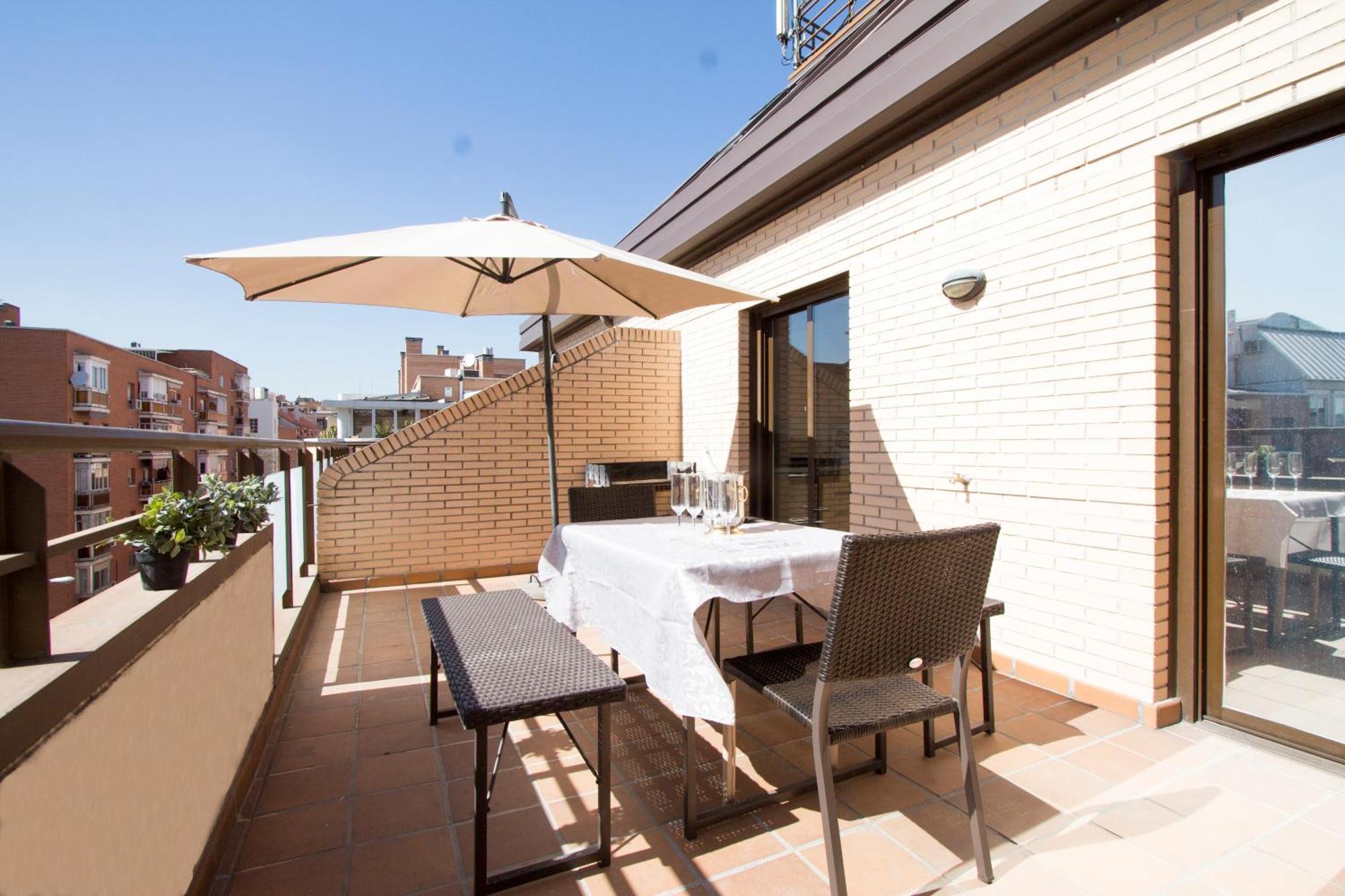 Apartamentos Adelfas Мадрид Экстерьер фото