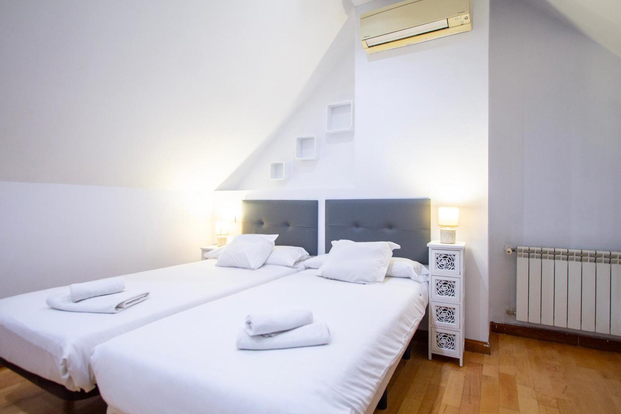 Apartamentos Adelfas Мадрид Экстерьер фото